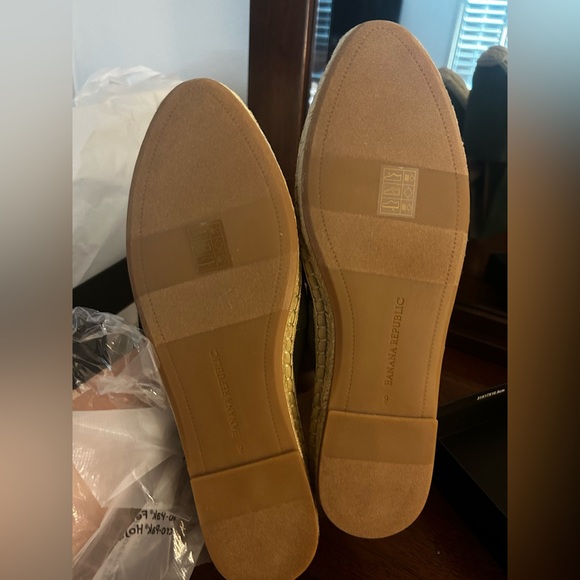 Banana Republic Flats BNWT - Picture 2 of 6